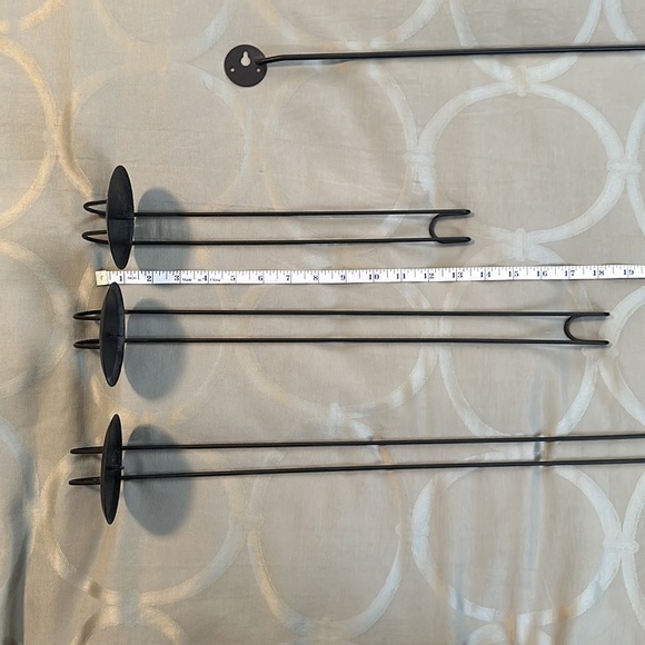 Wall mounted candle holder with adjustable hangers. - Picture 5 of 6